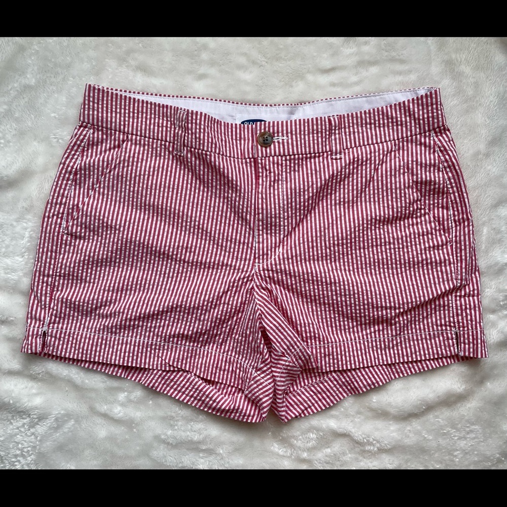 Old Navy short. Everyday short Mid-rise. White & red stipe. Size 10 Gently used